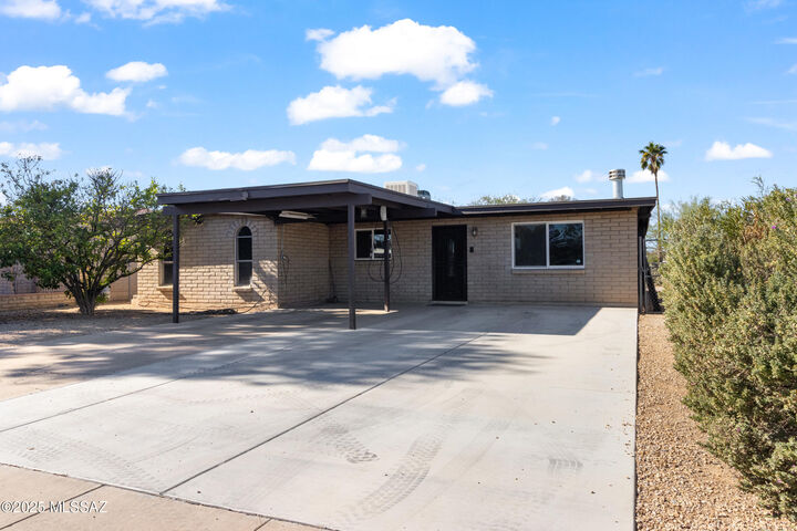 Property Photo:  5832 S Herpa Drive  AZ 85706 