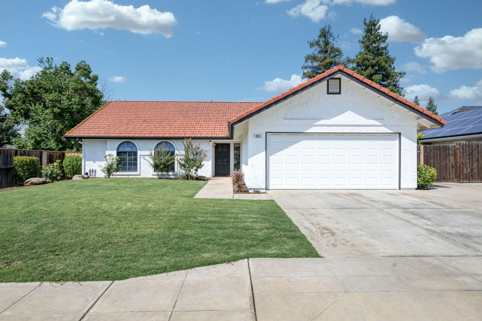 Property Photo:  640 N Renn Avenue  CA 93611 