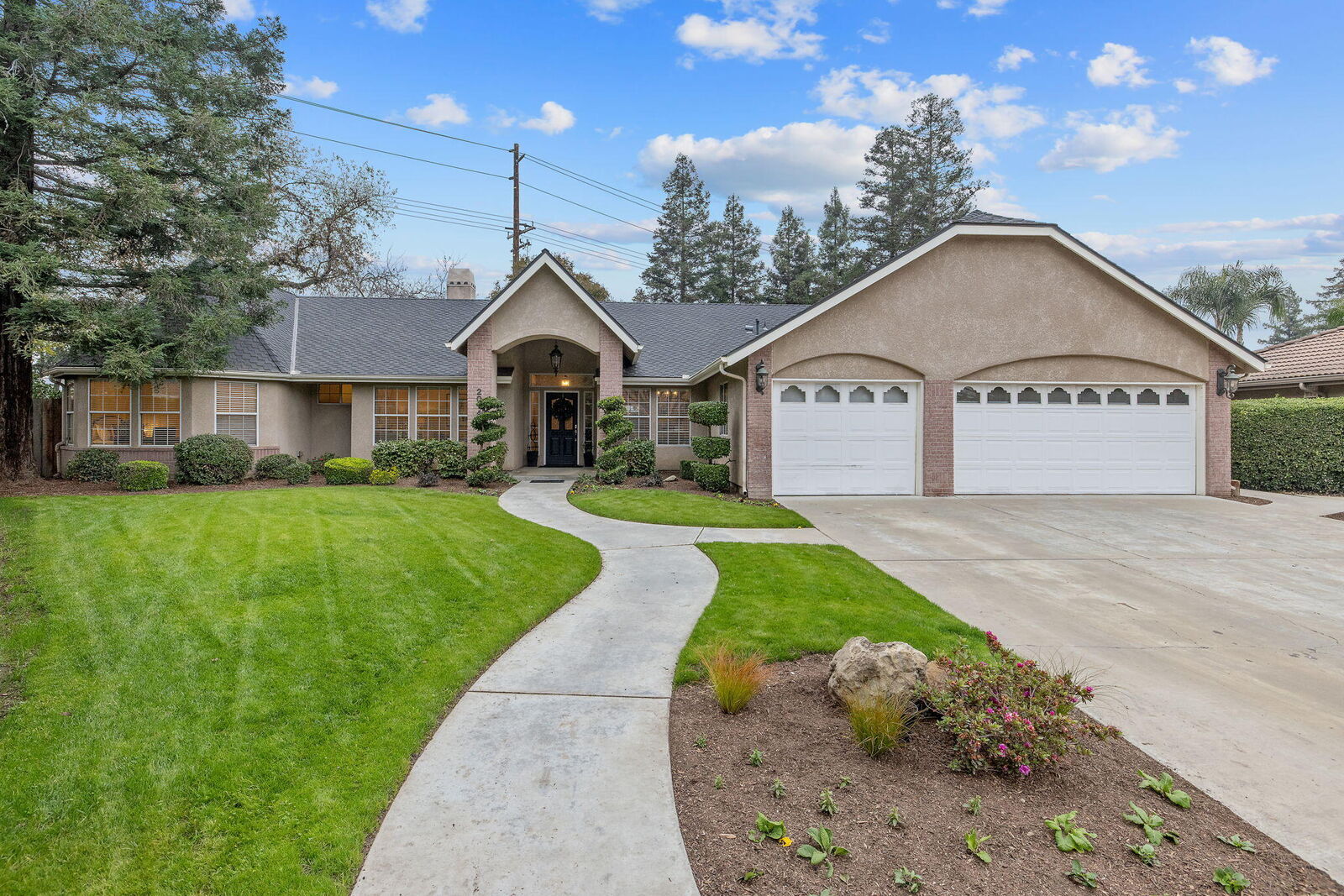 Property Photo: 2014 S Tommy Court CA 93277