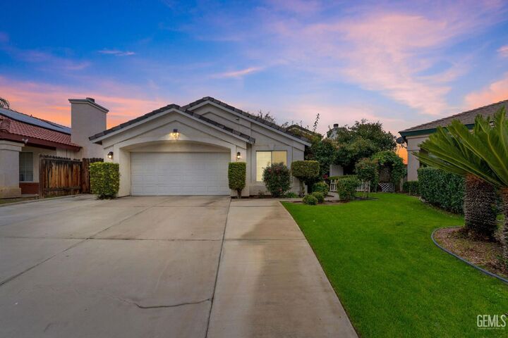 808 Crystal Downs Court  Bakersfield CA 93312 photo