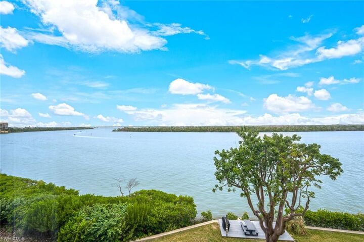 Property Photo: 4203 Bay Beach Ln 4E FL 33931