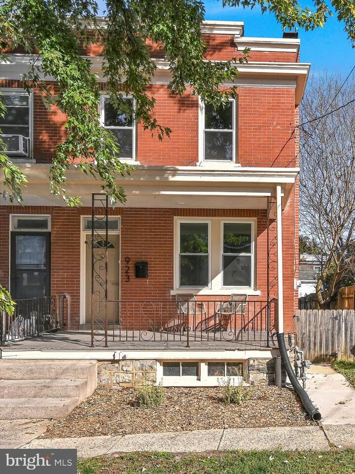 Property Photo:  923 Edgewood Avenue  PA 17603 