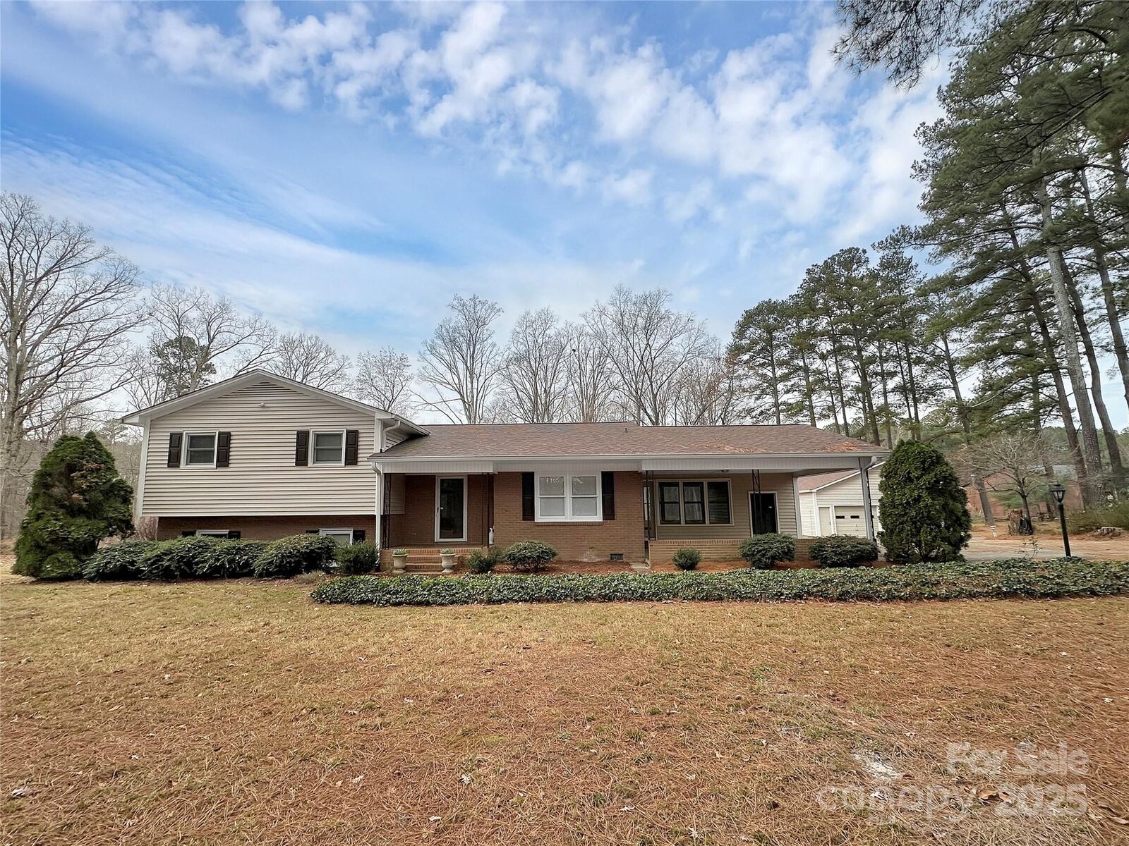 Property Photo:  725 Willis Road  NC 28034 