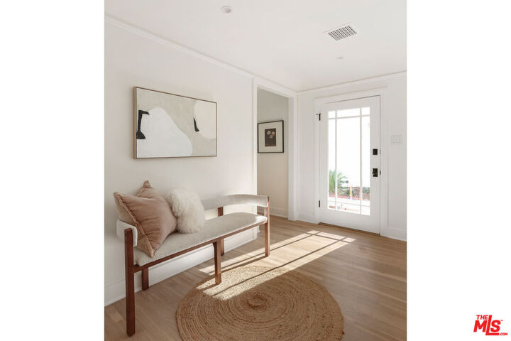 Property Photo:  623 N Sycamore Ave  CA 90036 