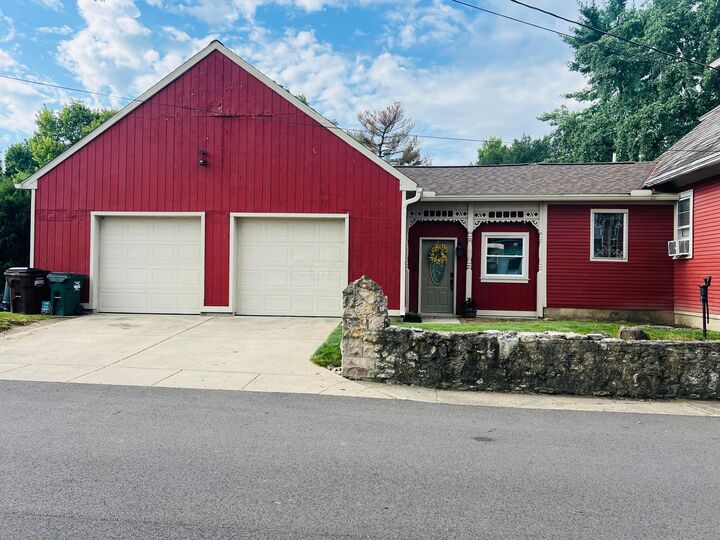 Property Photo: 118 N Oak Avenue OH 43105