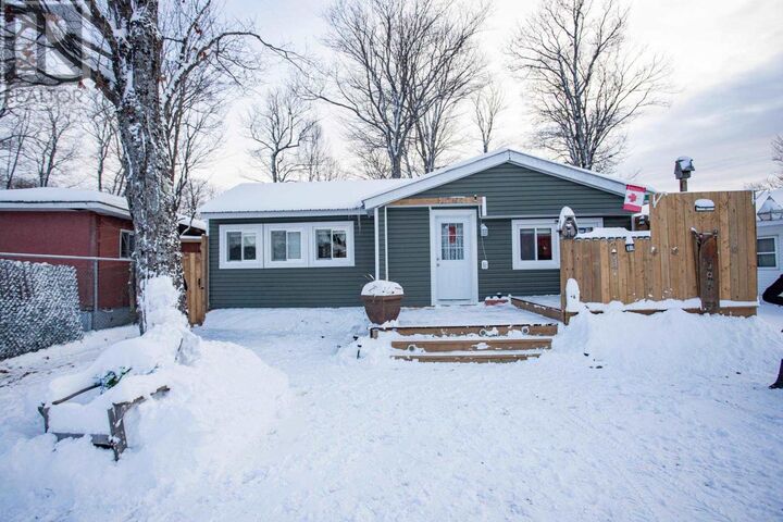 Photo de la propriété:  8 Wildwood Dr  ON P6A 5K7 