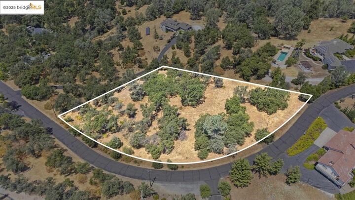 Property Photo: 16400 Crestridge Ave CA 95370