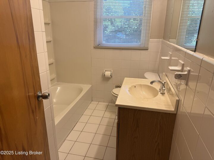 Property Photo: 5301 Adkins Rd KY 40219