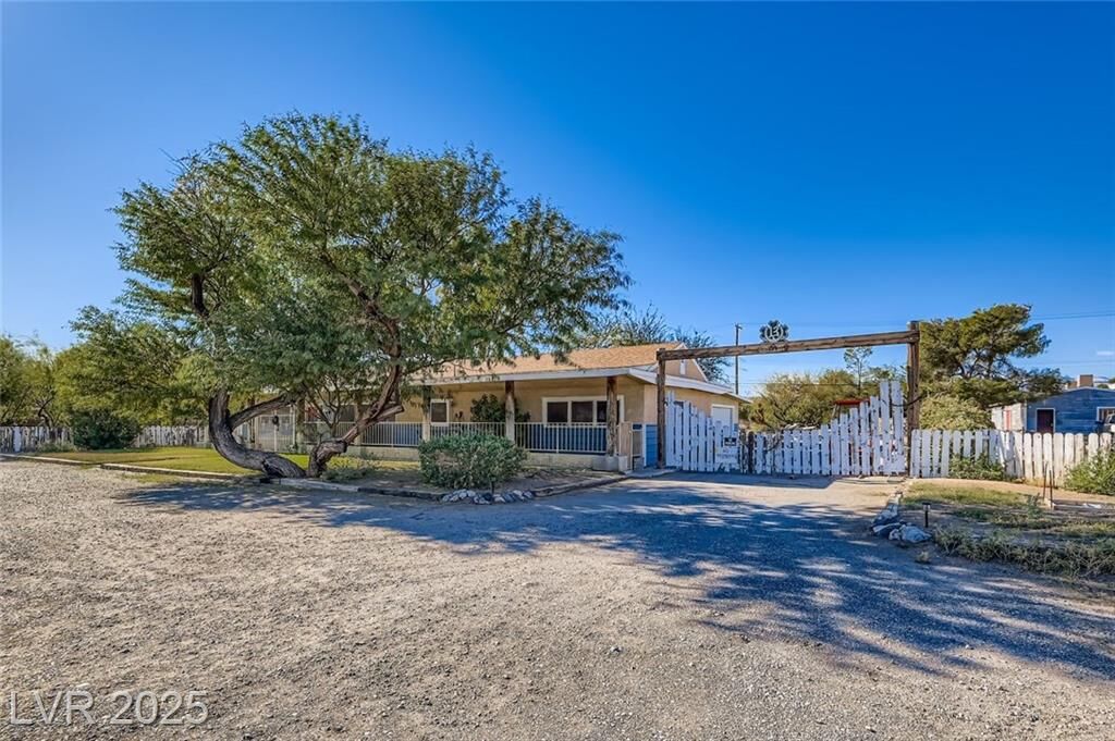 Property Photo: 1233 Comstock Drive NV 89106