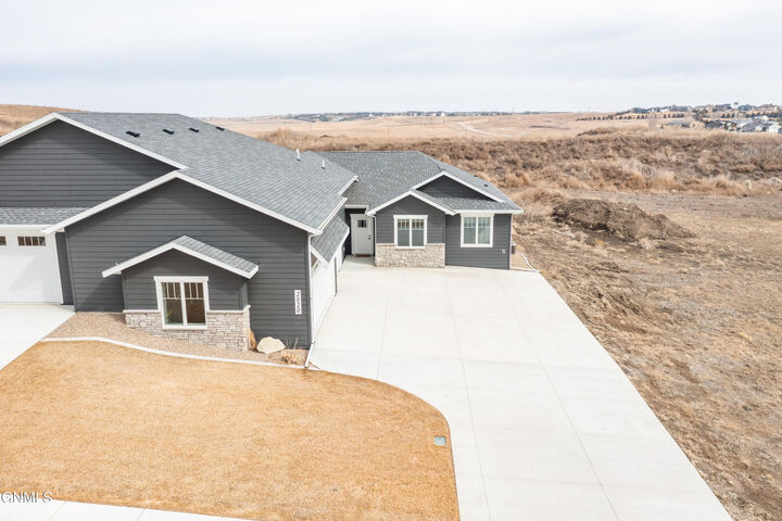 Property Photo:  2020 Prairie Hawk Drive  ND 58503 