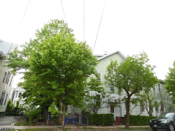 Property Photo: 827 S 20th St NJ 07108