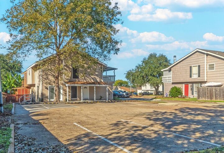 Property Photo: 132 April Point Drive N TX 77356