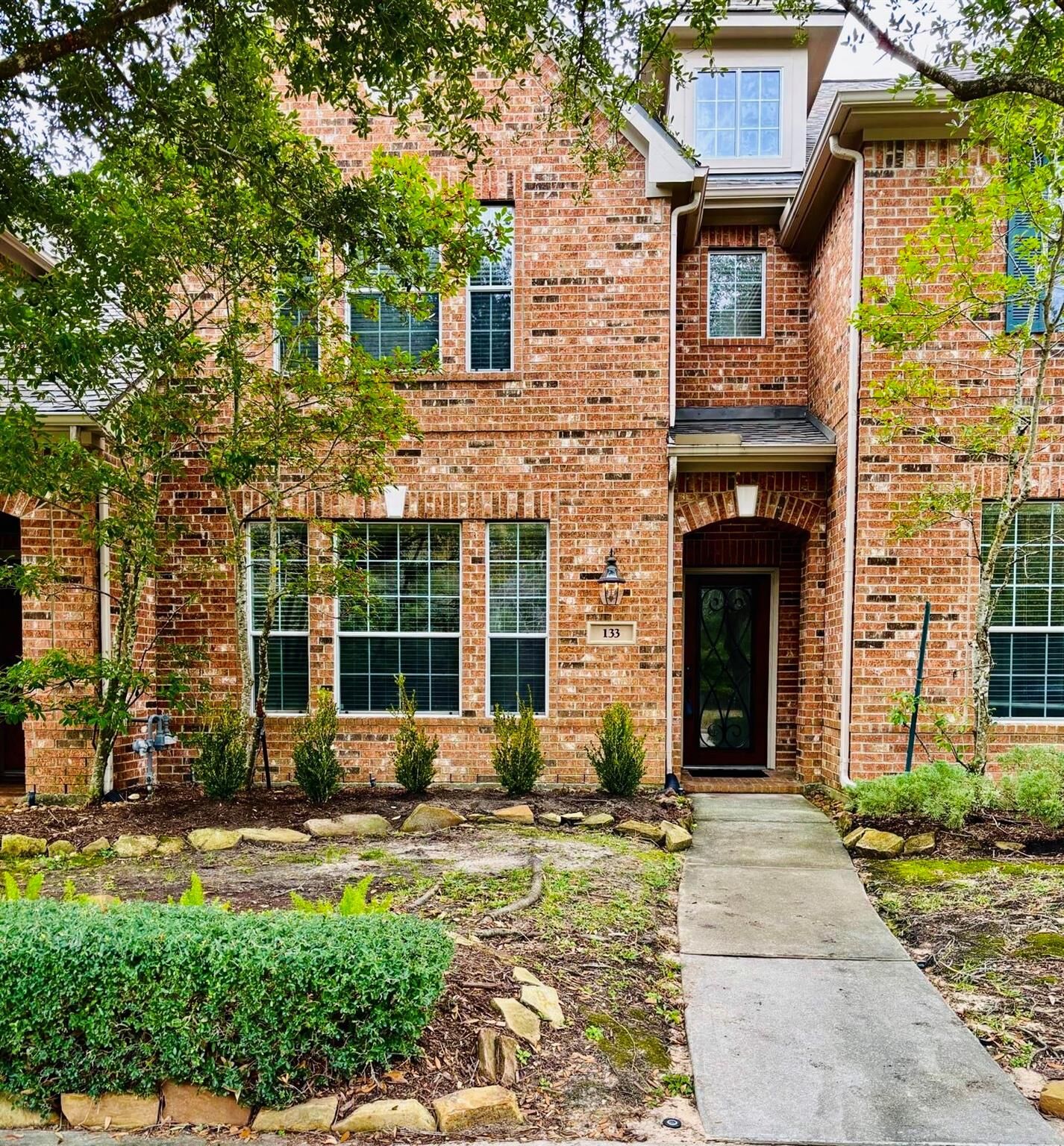 Property Photo: 133 E Montfair Boulevard TX 77382