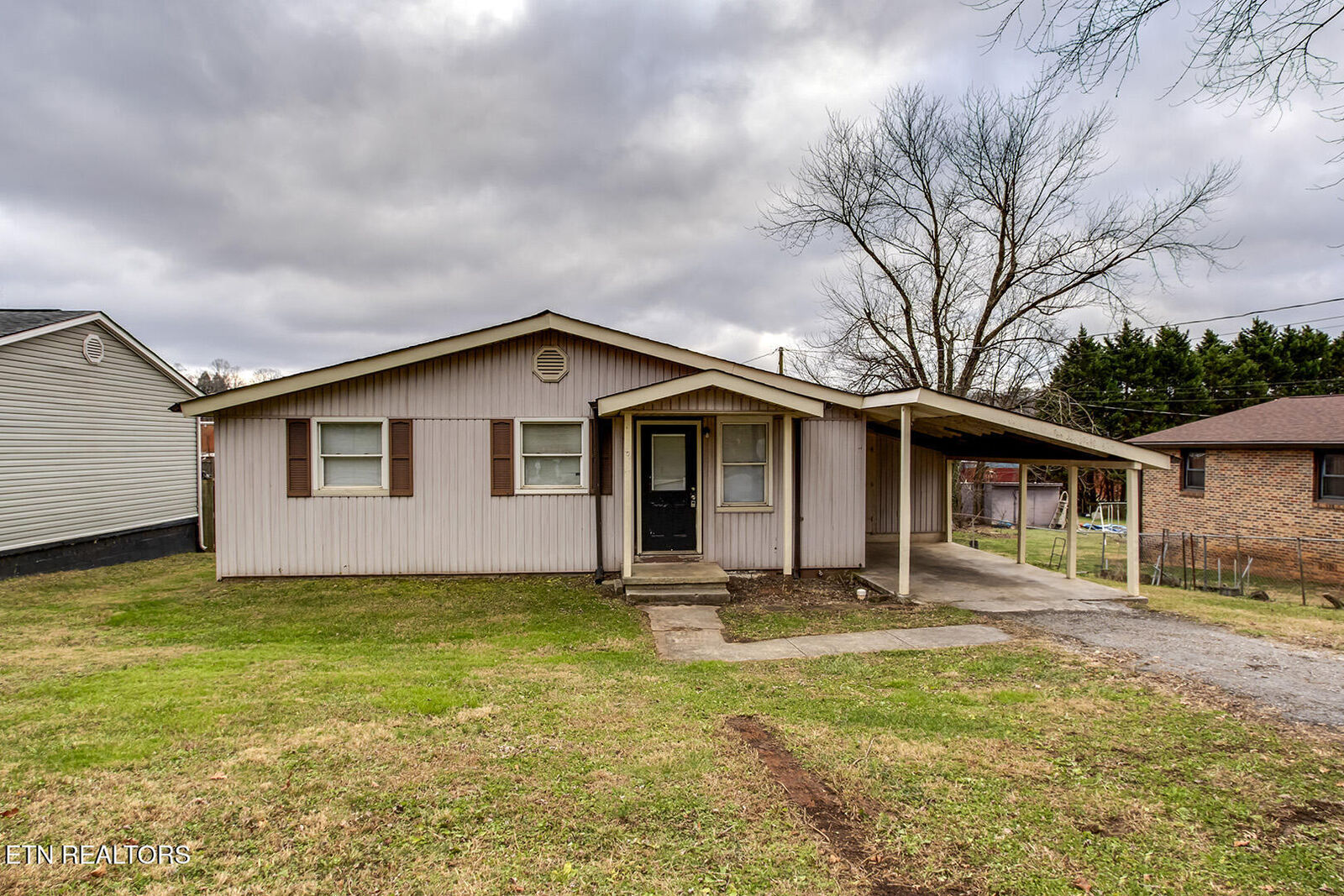 Property Photo:  420 Front Avenue North  TN 37854 