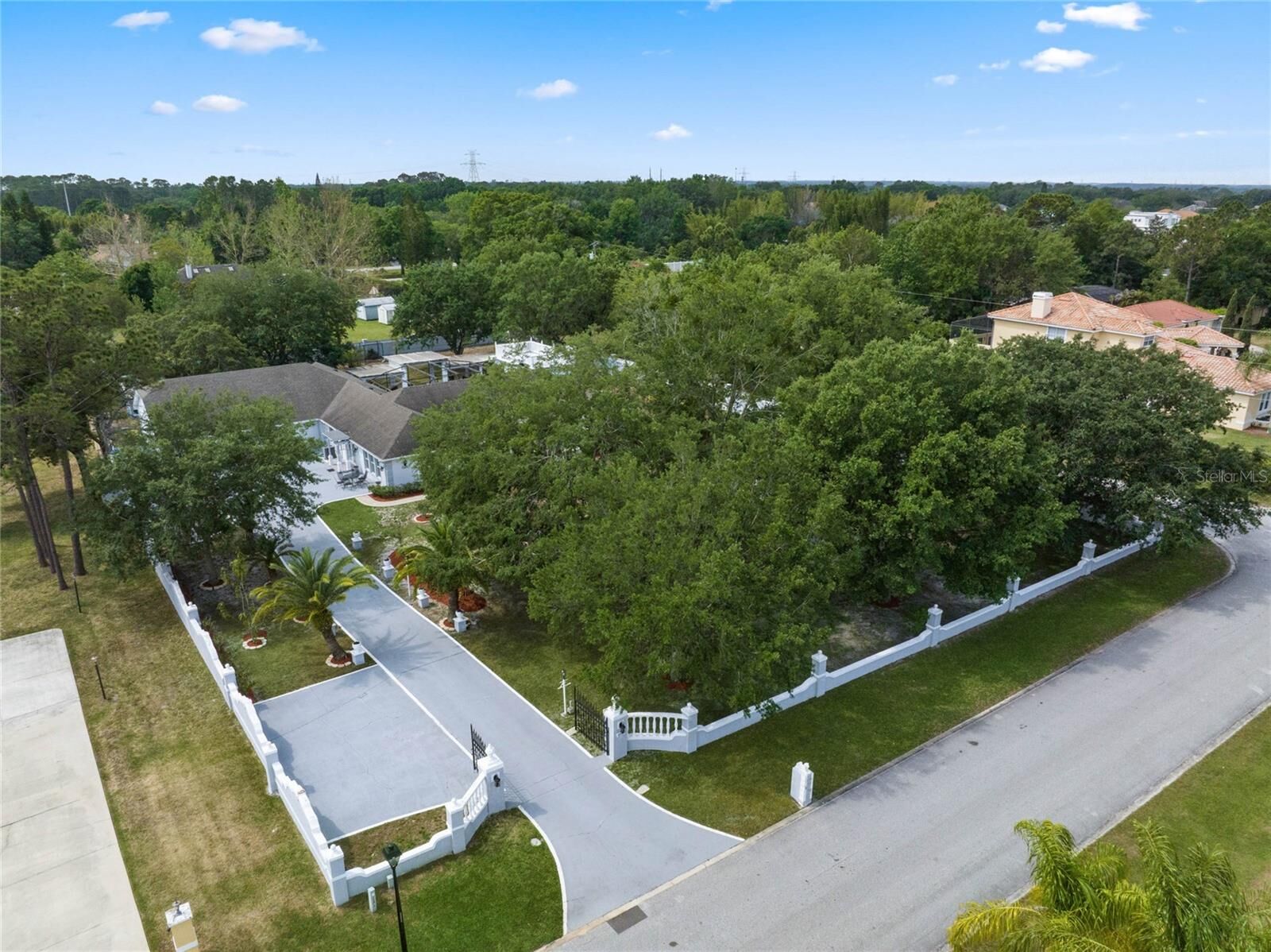 Property Photo: 8162 Oak Park Road FL 32819