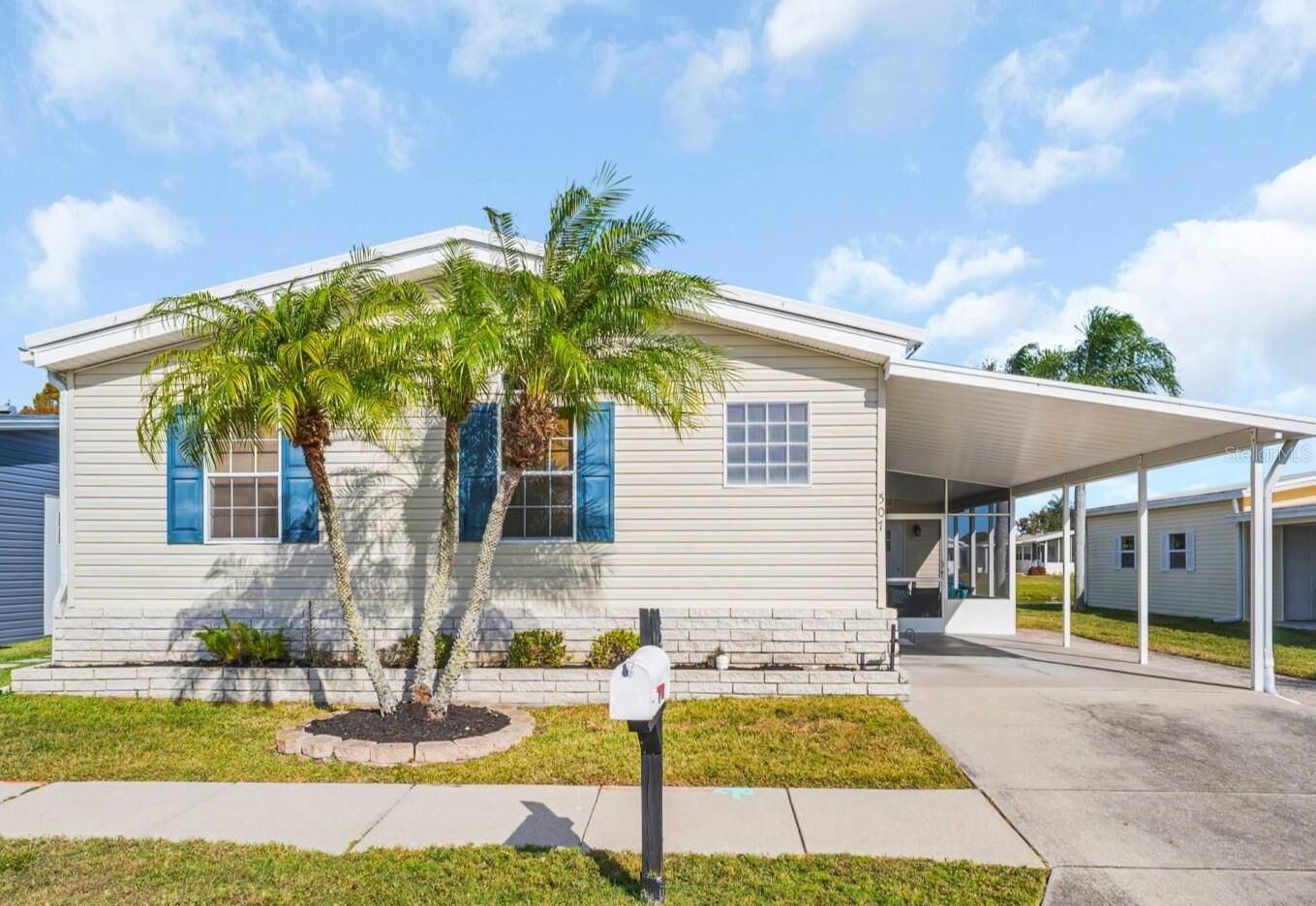Property Photo:  507 Canal Way  FL 34677 