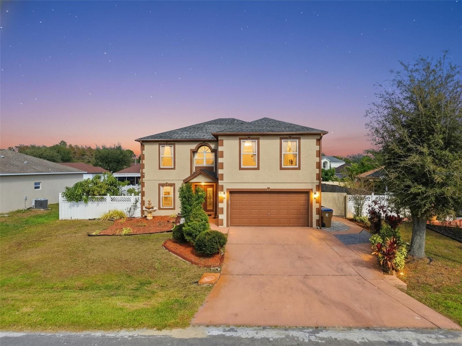 Property Photo:  350 Corsica Court  FL 34758 