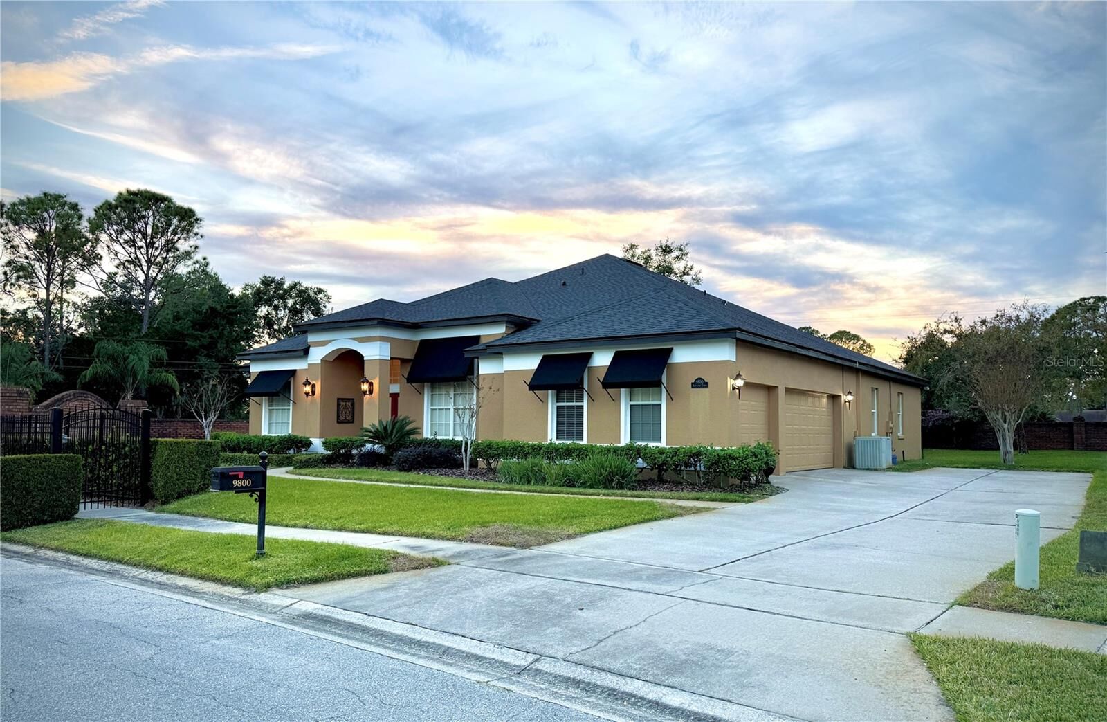 Property Photo:  9800 Montclair Circle  FL 32703 
