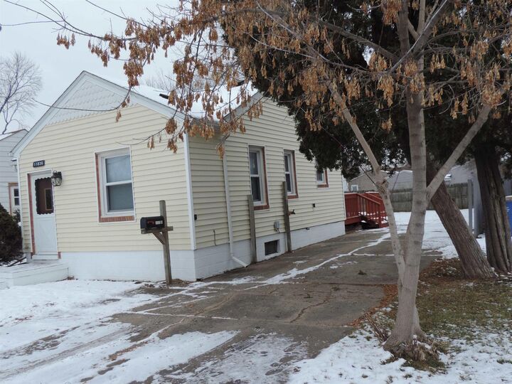 Property Photo:  11036 Stephens Road  MI 48089 