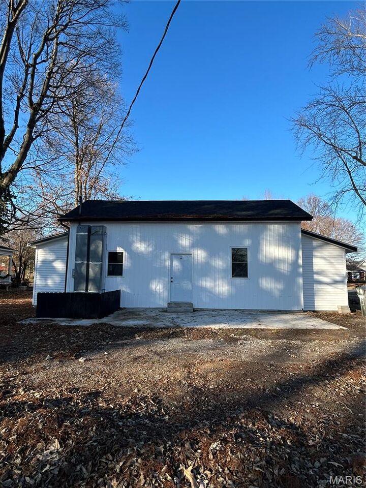 Property Photo: 207 E Marshall Street MO 63834