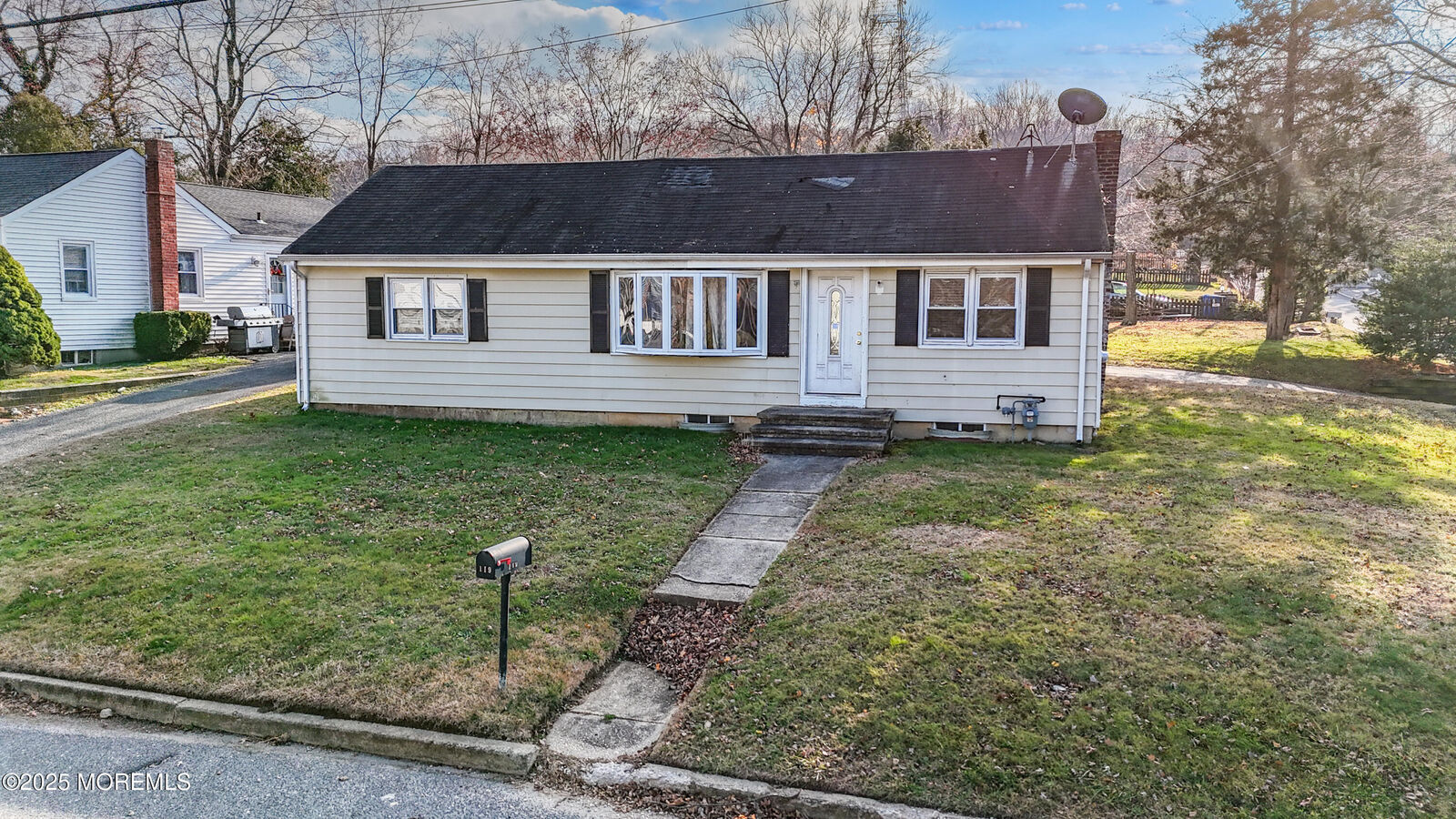 Property Photo:  119 Chestnut Avenue  NJ 07716 