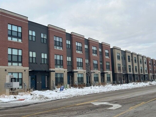 Property Photo:  314 Summit Circle  IL 60148 