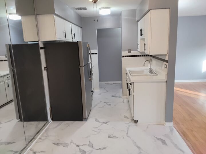 Property Photo:  1060 W Hollywood Avenue 502  IL 60660 