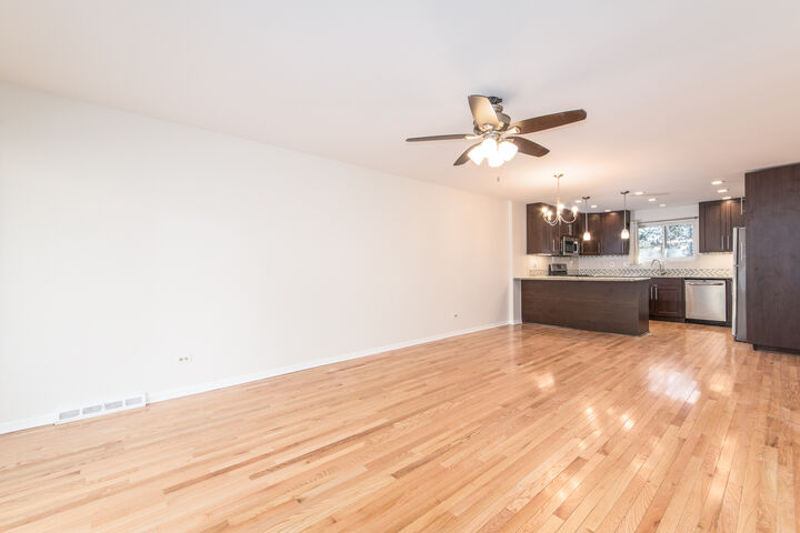 Property Photo:  5961 N East Circle Avenue 1B  IL 60631 