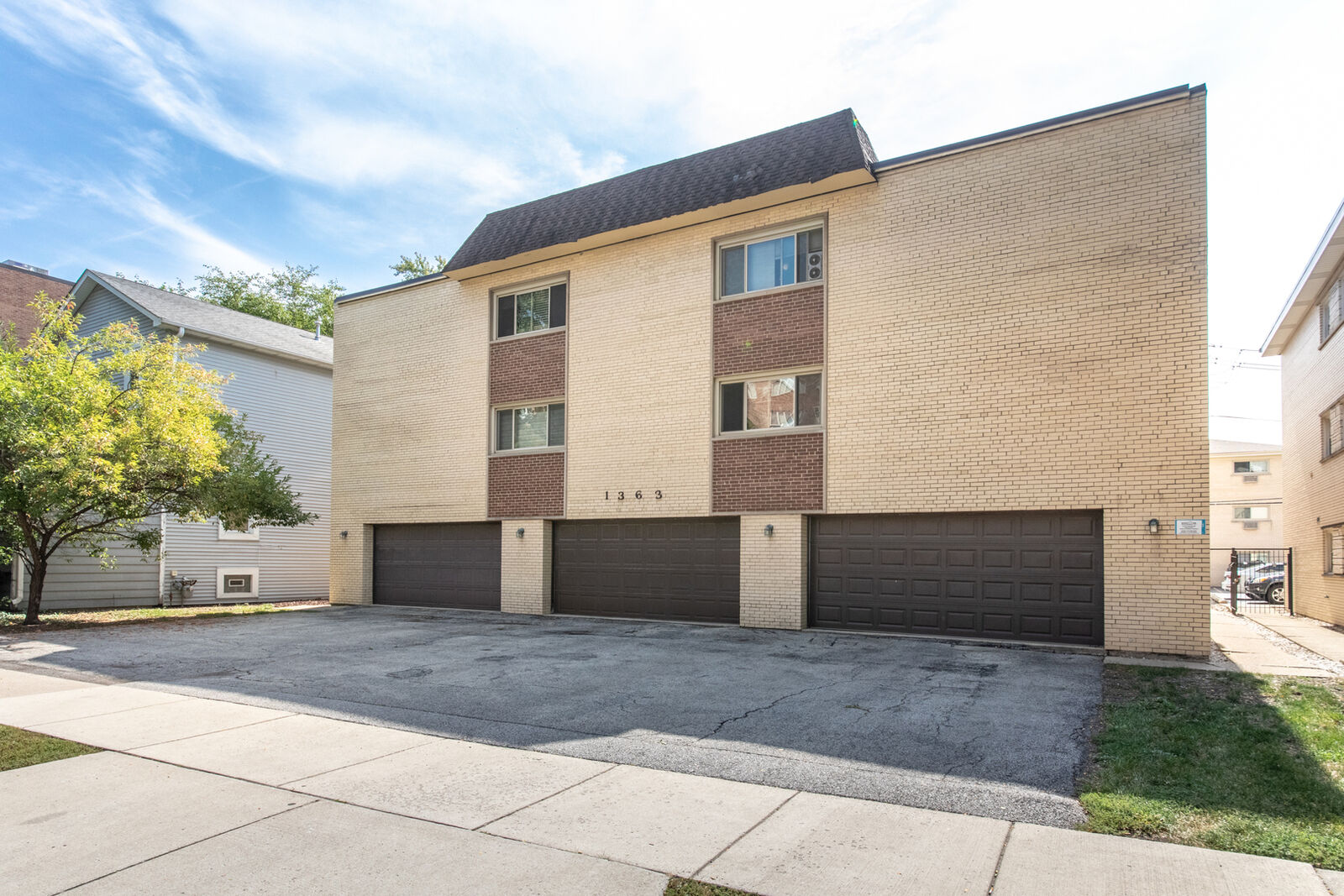 Property Photo: 1363 Perry Street 1B IL 60016