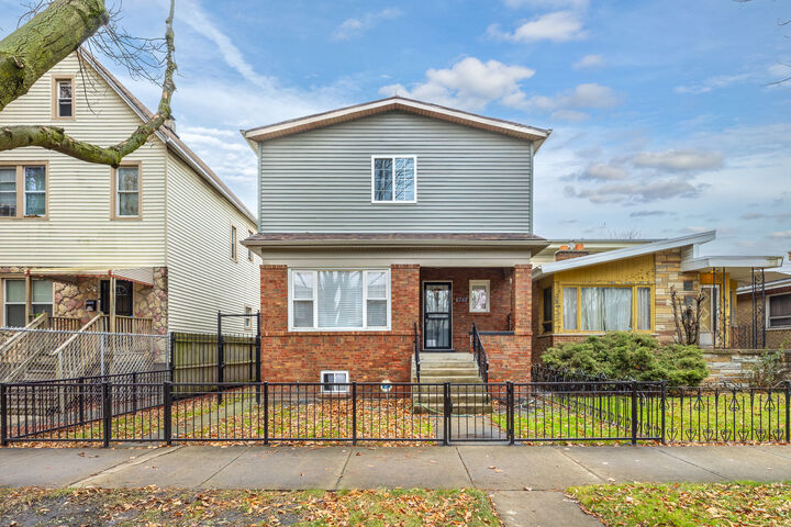 6748 S Indiana Avenue  Chicago IL 60637 photo