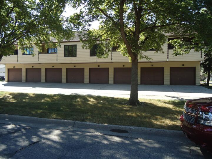 Property Photo: 804 S 10 Street S A-4 ND 58103