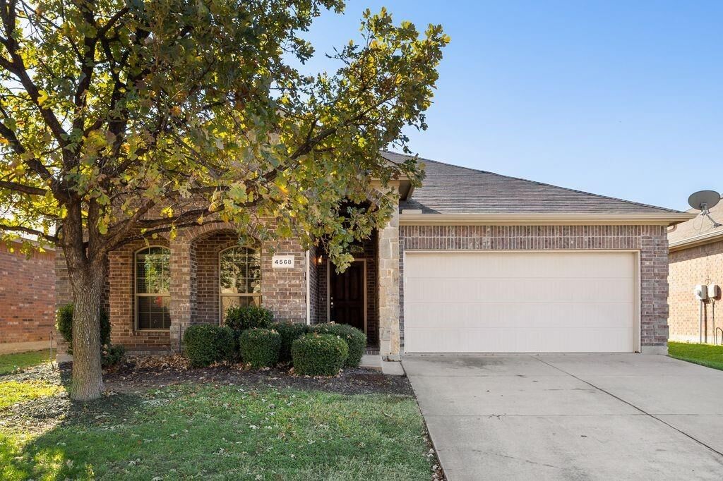 Property Photo: 4568 Fern Valley TX 76244