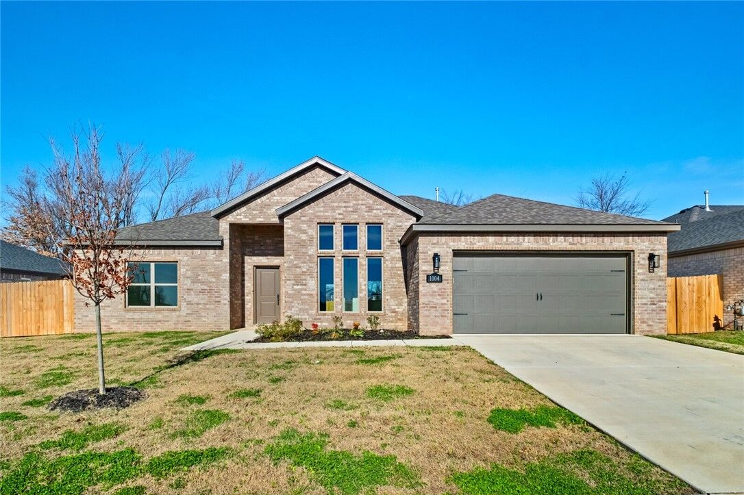 Property Photo: 1004 Autumn Royal Avenue AR 72745