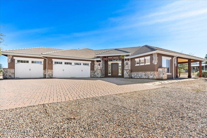 Property Photo: 2005 W Seven Oaks AZ 86305