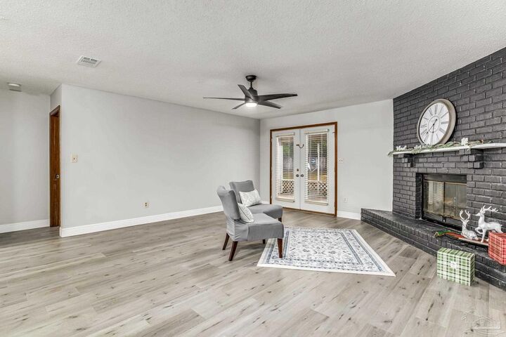 Property Photo:  555 Seapine Cir  FL 32506 