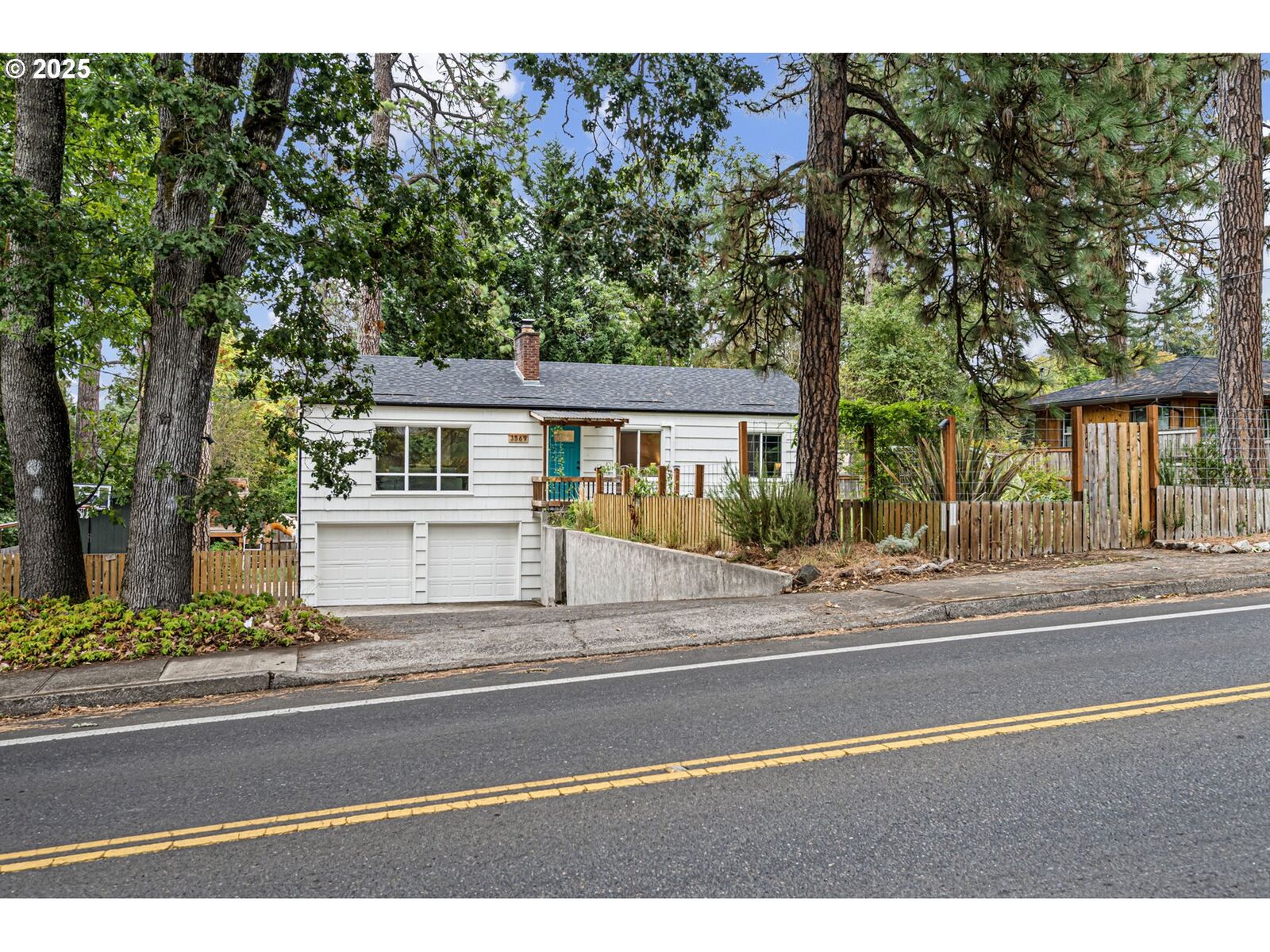 Property Photo:  3569 Willamette St  OR 97405 