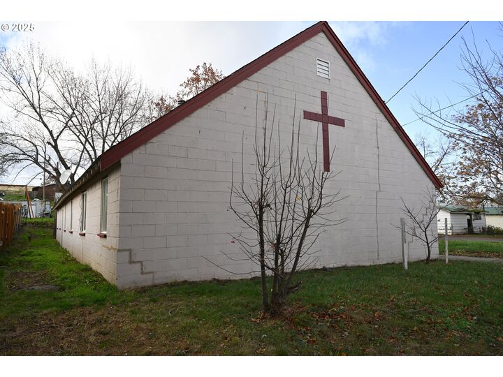 Property Photo: 115 N Water St OR 97886