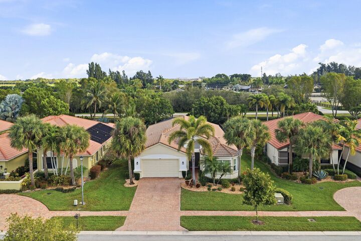 Property Photo: 9362 Isles Cay Drive FL 33446