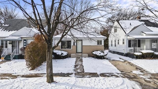 Property Photo:  6415 Plainview Avenue  MI 48228 
