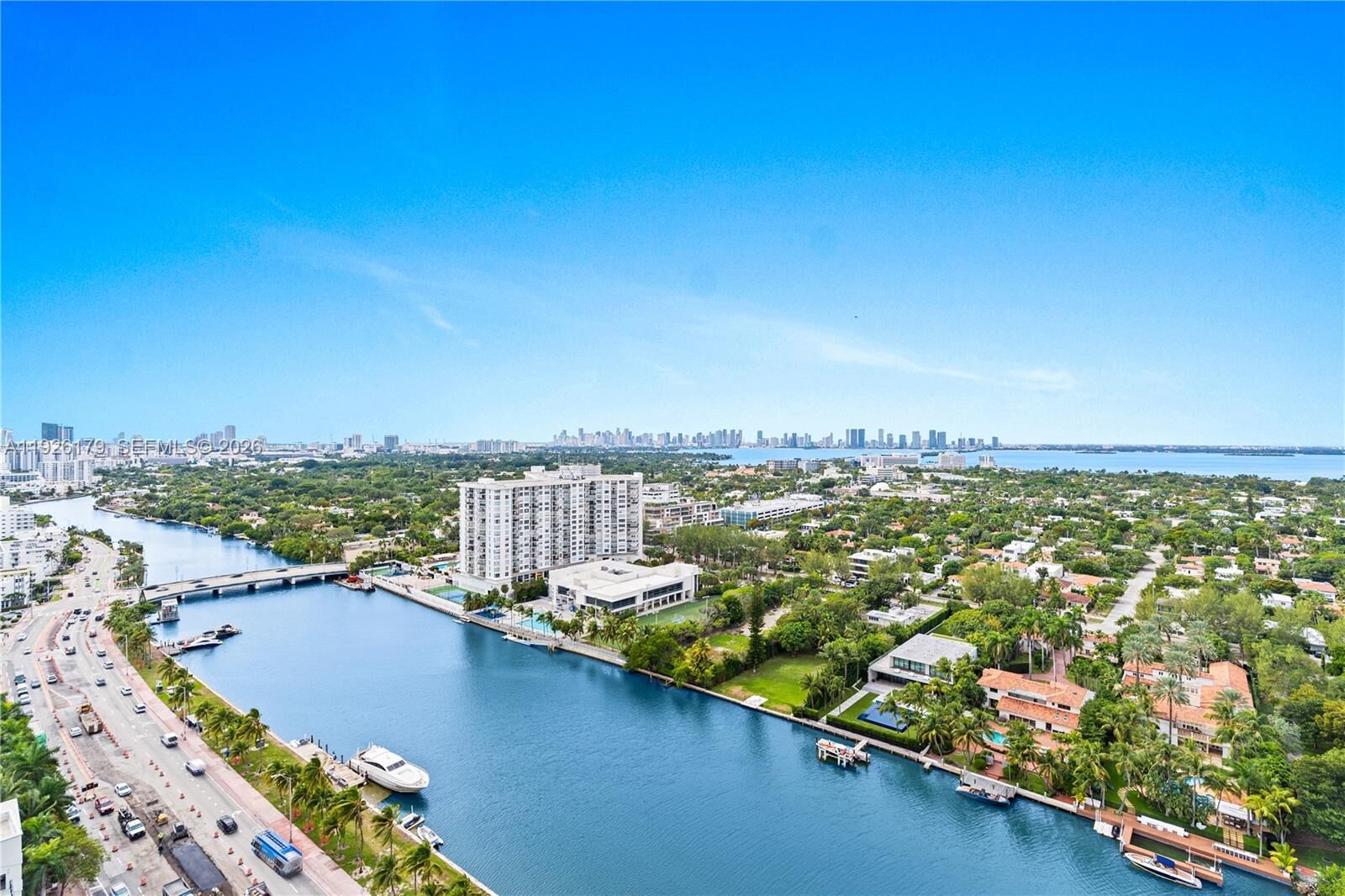 Property Photo:  4401 Collins Ave 2517  FL 33140 
