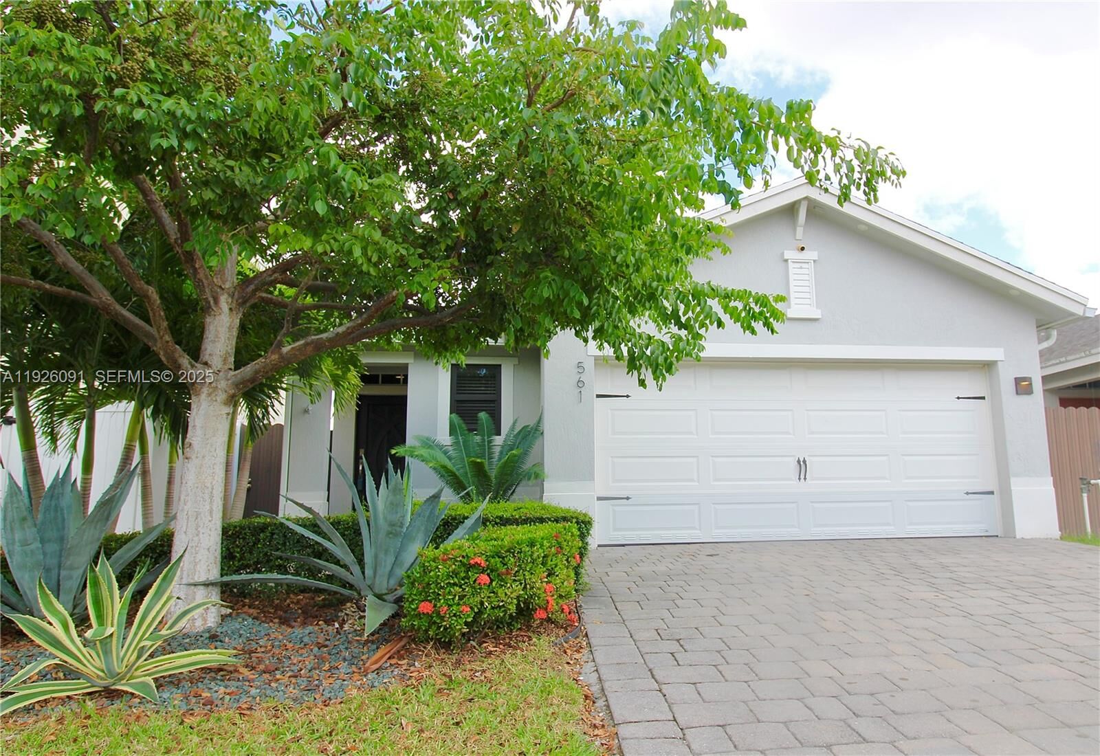 Property Photo: 561 NE 6th Pl FL 33034