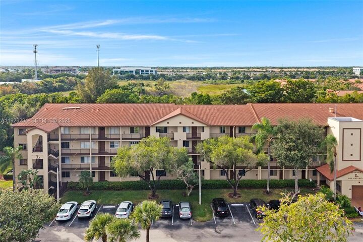 Property Photo: 900 SW 142nd Ave 306L FL 33027