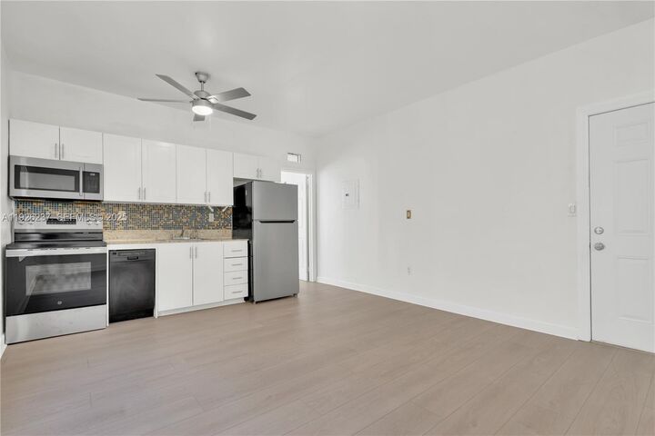 Property Photo: 963 SW 6th St 2 FL 33130