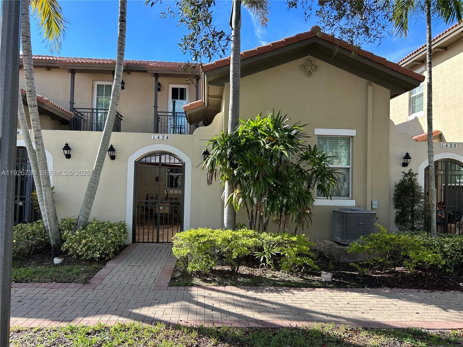 Property Photo: 1424 SW 147th Ave FL 33027