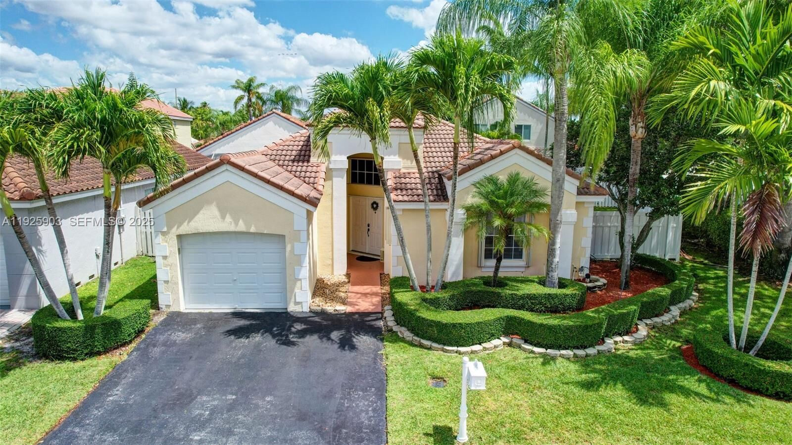Property Photo: 396 Bedford Ave FL 33326
