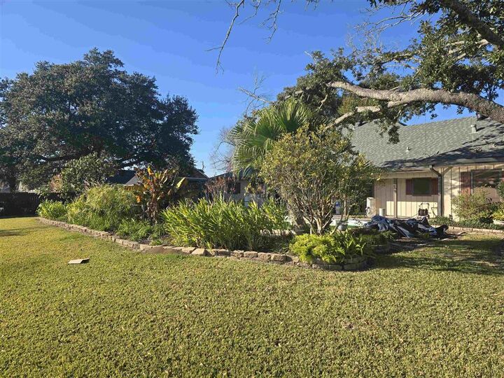 Property Photo: 211 Senator Lane LA 70611