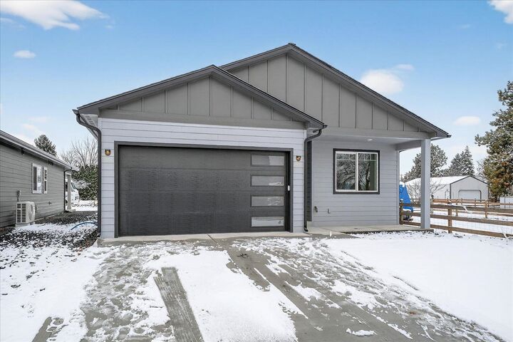 Property Photo: 18616 E Riverway Ave WA 99016