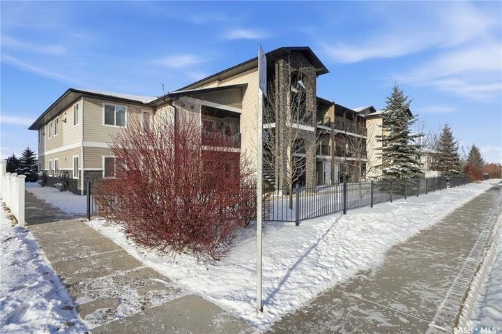 Property Photo: 125 Willis Crescent 116 SK S7T 0T1