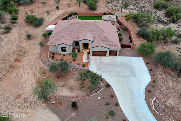 Property Photo: 2155 W National Ridge Place AZ 85742