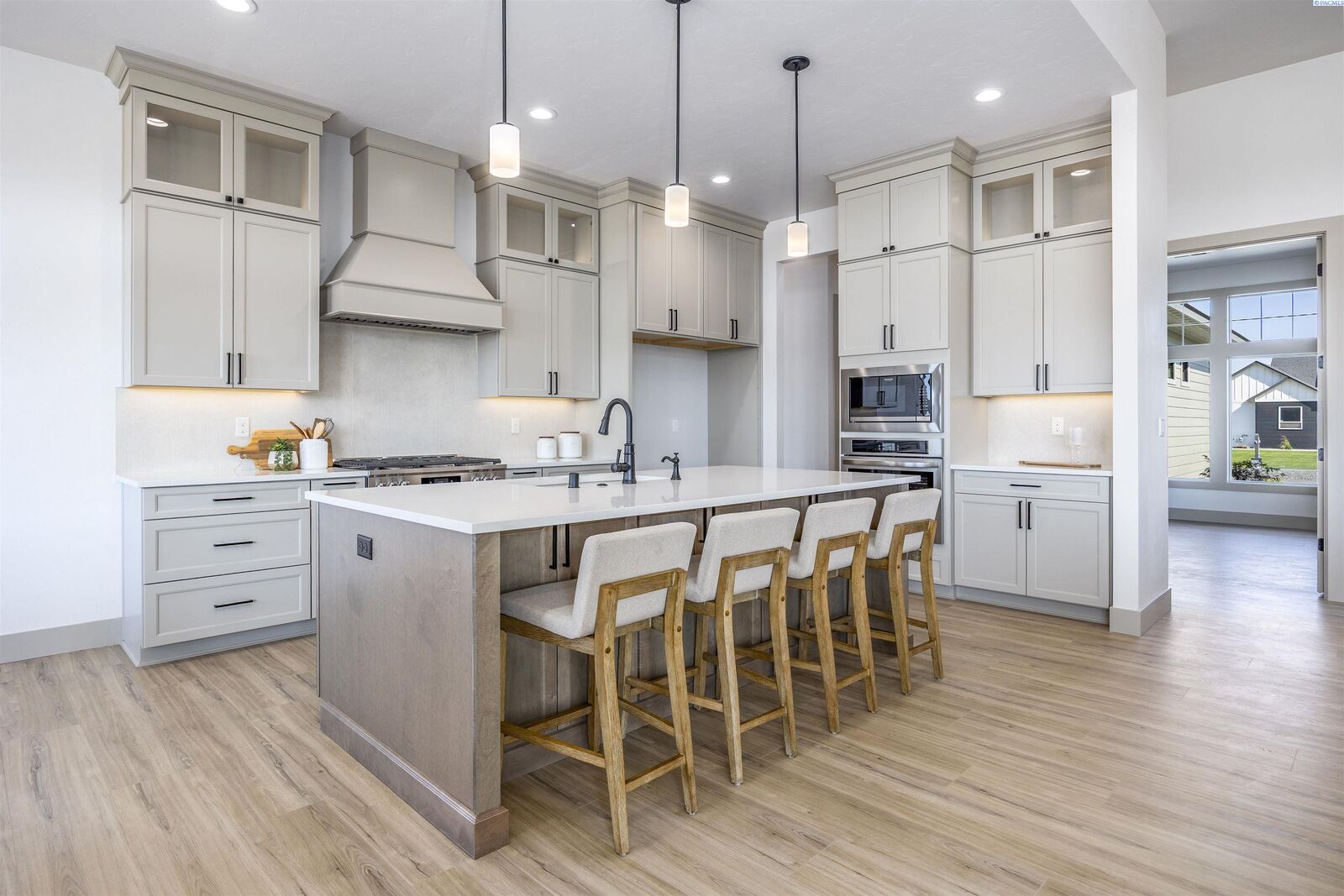 Property Photo: 7008 Grange St WA 99338